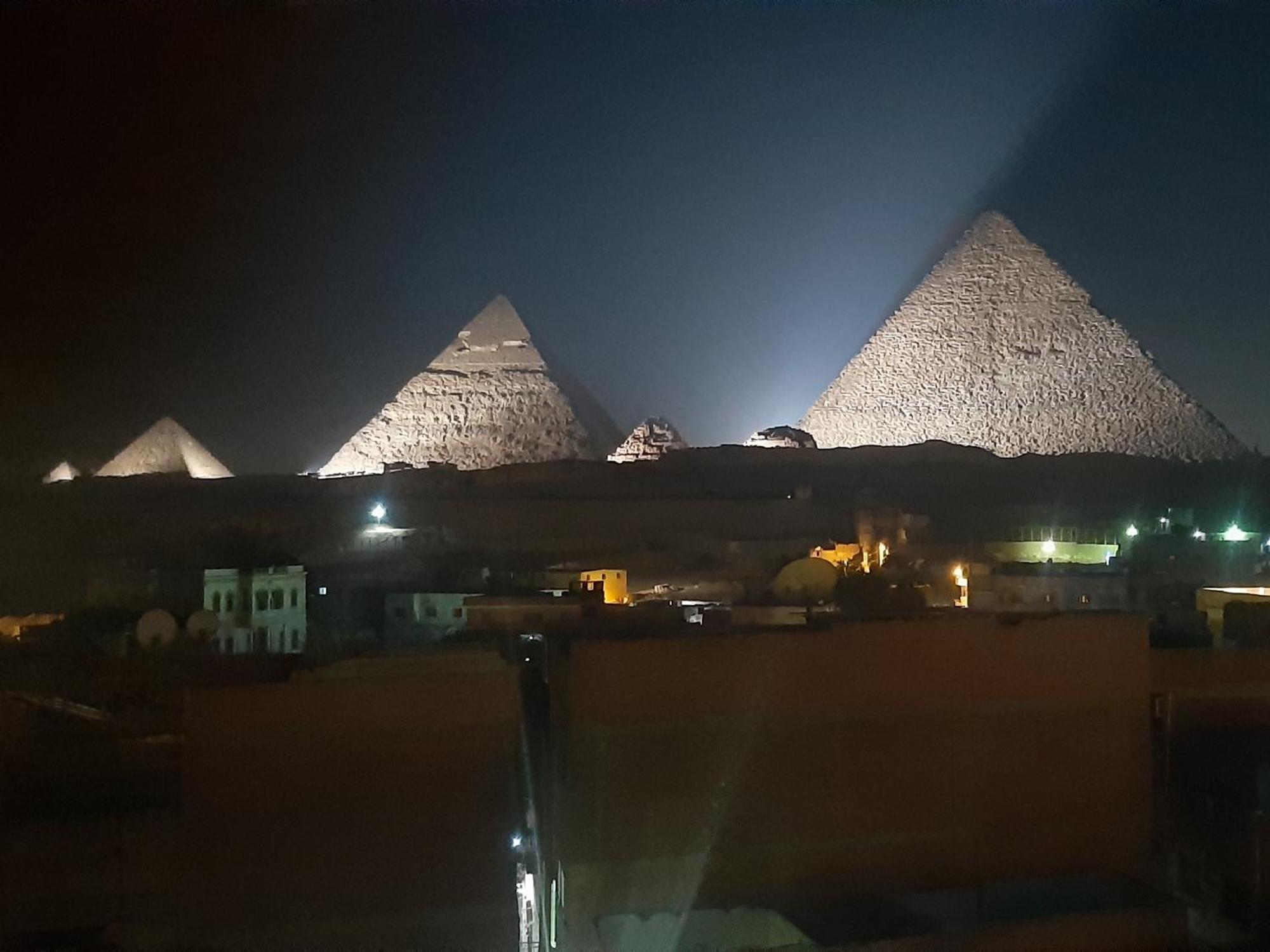 Al Kawm al Akhdar Queen Isis Pyramids View מראה חיצוני תמונה