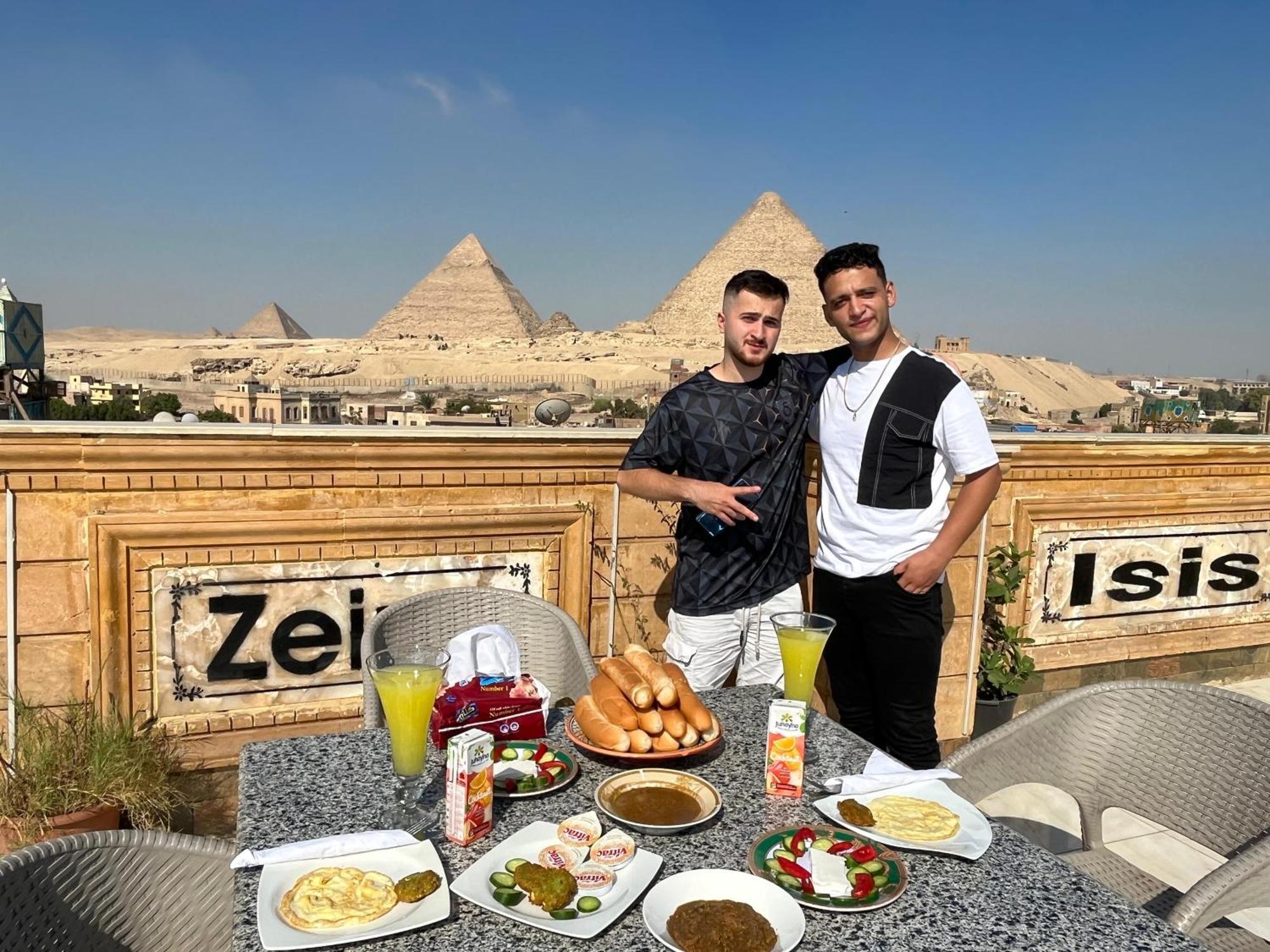 Al Kawm al Akhdar Queen Isis Pyramids View מראה חיצוני תמונה